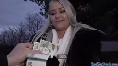 Reproduzir Eurobabe curvilíneo em meias é pego para um passeio selvagem com Big Dick