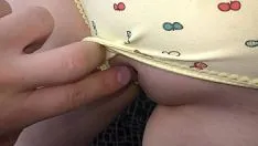 تشغيل تتعلم العذراء لمسها كس أن تمتص الديك