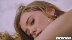 Afspelen Blond model gecombineerd met een gigolo met grote lul
