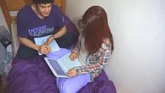 Afspelen Terwijl ze aan het studeren waren, neukten ze me omdat ze niet wilden dat ik het leerde