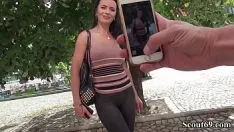 Redare Super pizda milfa fututa cu finalizare orala si pe sani