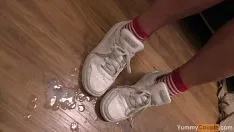 Afspelen Compilatie met babes die pik zuigen en gratis worden bespoten