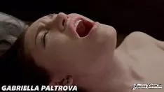 Afspelen Video met babes uit Roemenië die kreunen als ze een orgasme bereiken