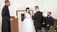 Jouer La sposa scopata da due uomini allo stato civile