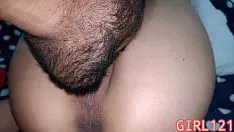 الأهم من ذلك كله ، أن هذا الرجل يحب أن يمارس الجنس مع كس هذه الفتاة ولعقها