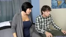 Play Fuck with a good mother who gives her son's pussy for free