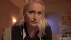 Afspelen Elke man zou seks willen hebben met dit dunne poesje bij haar thuis