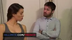 Odtwórz Debiut cycatej brunetki Tiffany Doll jako stażystki analnej