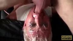 Redare British Mature Submisive Deepthroats și Devine Fusă Hardcore în Doggystyle