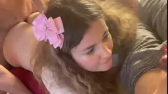 Reproducir Experiencia de cornudo de la esposa rubia tetona