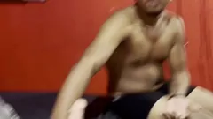 Reproducir La hijastra atrapa a padrastro en el acto con una muñeca sexual masculina