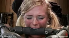 Reproducir Bondage and Discipline: rubias lesbianas Penny Pax y Claire Adams en el dispositivo pervertido follando